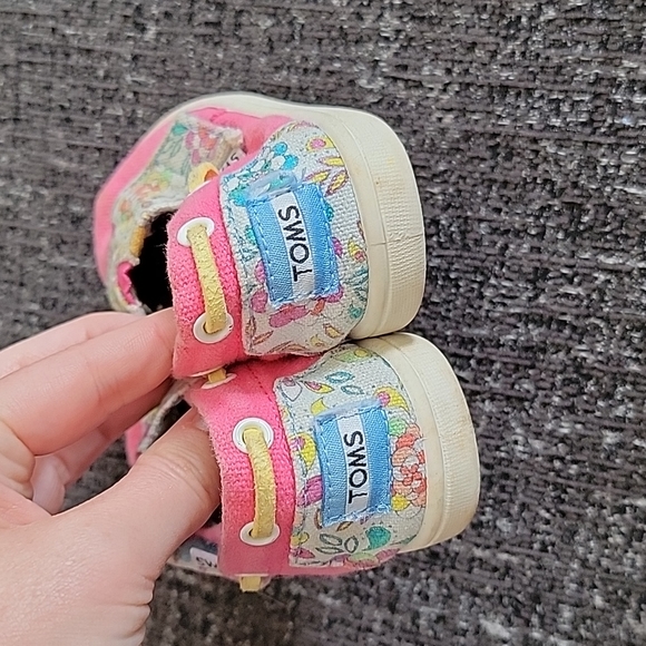 TOMS Slip-on Floral Sneakers - T5 - Picture 4 of 6